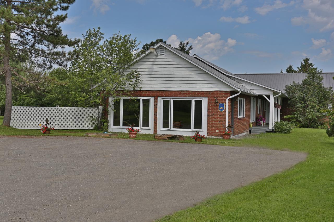 Bed and Breakfast Ranch St-Hubert Saint-Hermenegilde Экстерьер фото